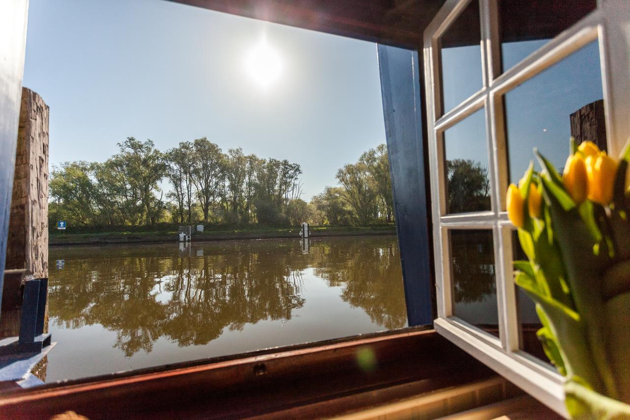 Boat Hotel De Barge Brugge Bagian luar foto