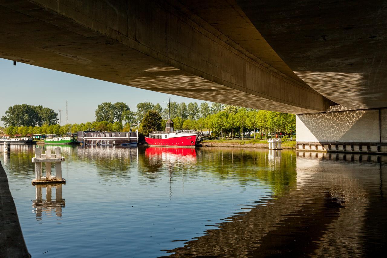 Boat Hotel De Barge Brugge Bagian luar foto